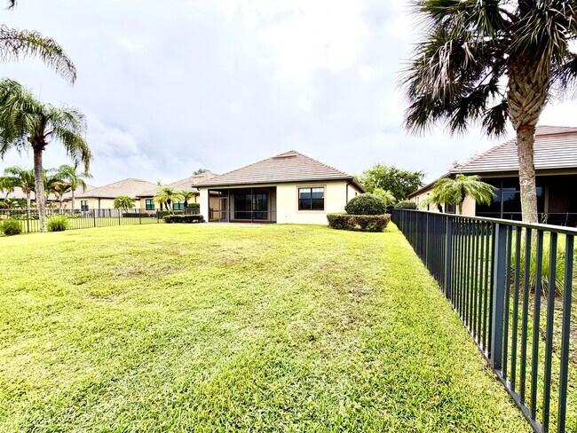 Building Photo - 2905 Siena Cir