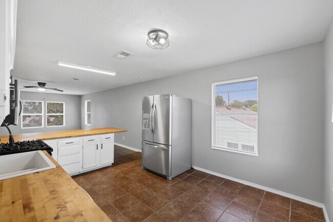Building Photo - 5313 Perry Ave