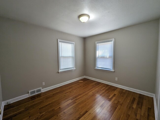 Building Photo - 3318 Carolina Ave