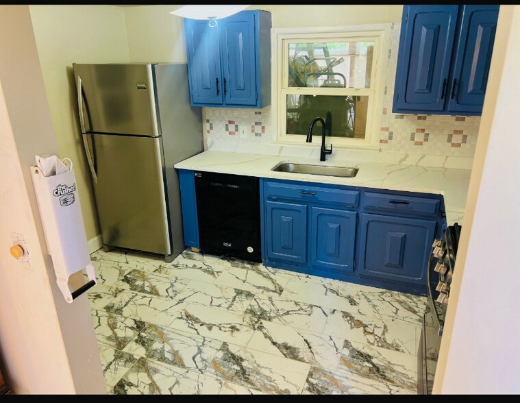 Building Photo - 15012 Cordell Ave