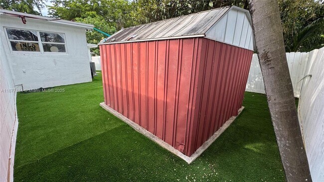 Building Photo - 181 NE 121st St