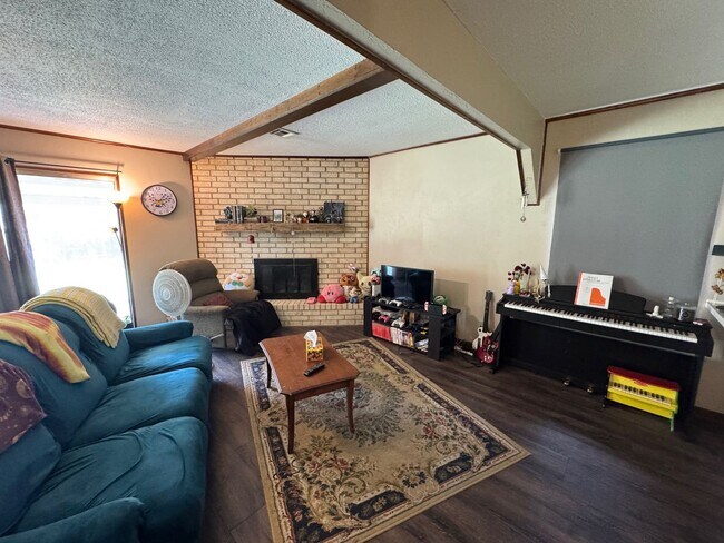 Building Photo - Corner Lot Home with Beautiful Trees