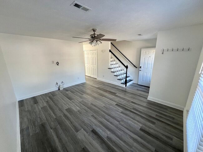 Building Photo - 48 Fox Run Ln