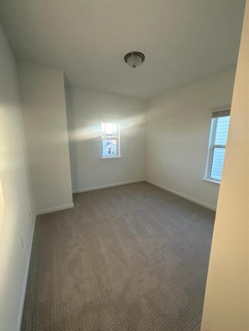 Building Photo - 572 Silver Landing Dr