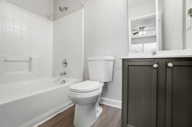 Building Photo - 3 bedroom single family home!