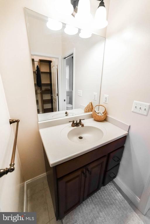 Building Photo - 24900 Fox Run Ln