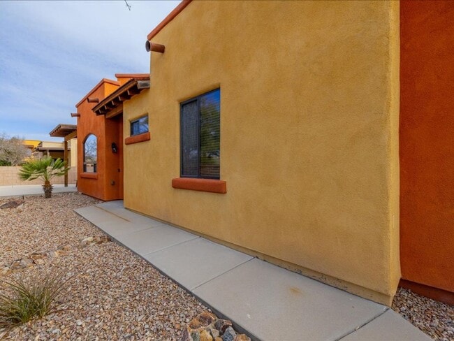 Building Photo - 8721 E Perry Park Cir