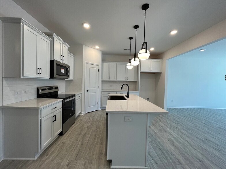 Building Photo - Room in Townhome on Pagebrook Ln