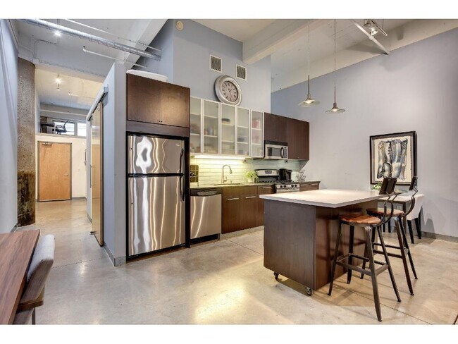 Building Photo - 700 N Washington Ave