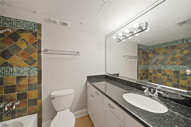 Building Photo - 845 Augusta Dr