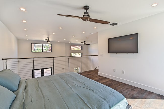 Building Photo - 1955 NE 4th St