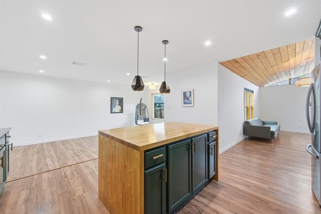 Building Photo - 2903 Pecan Cir