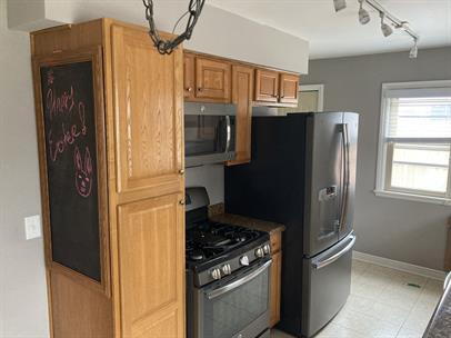 Building Photo - Minnetonka Home: 3-Bedroom Retreat with Finished Basement & Hardwood Floors 9/1