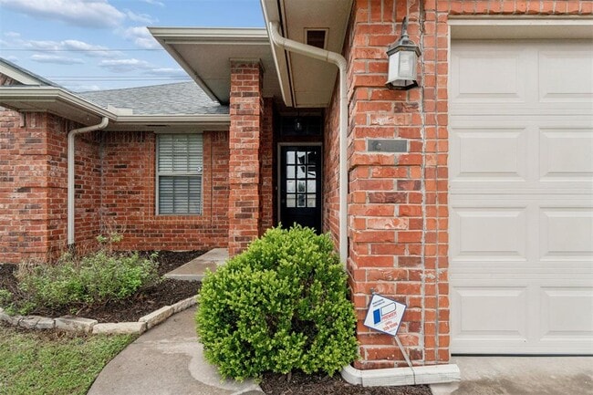 Building Photo - 4925 NW 164th Terrace