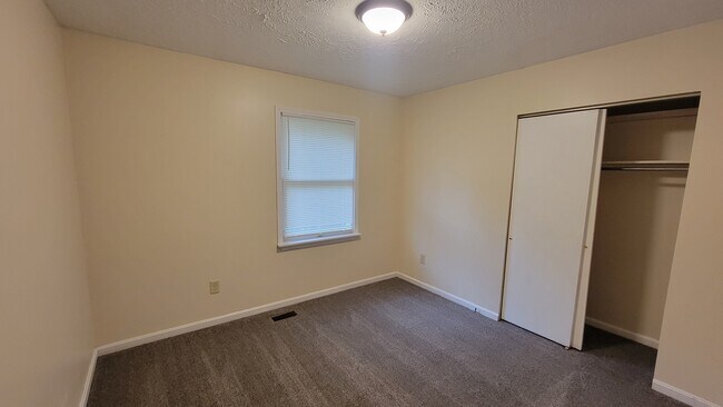 Building Photo - 1360 8th Ave