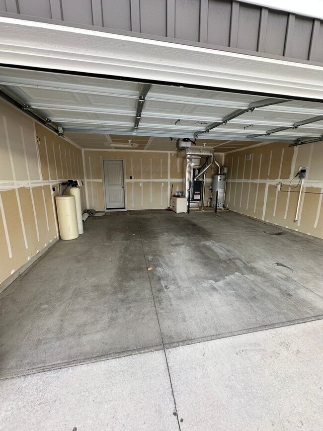 Building Photo - 3 Bedrooms, 2 bathrooms, 2 car garage with Fenced in Backyard built in 2018