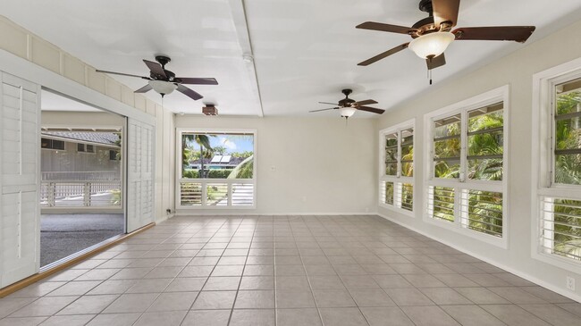 Building Photo - Large Kailua Beachside Home w/ beautiful y...