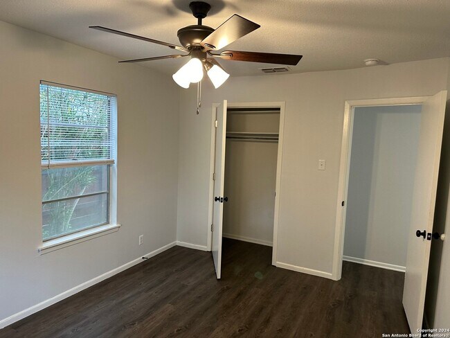 Building Photo - 7211 Westglade Dr
