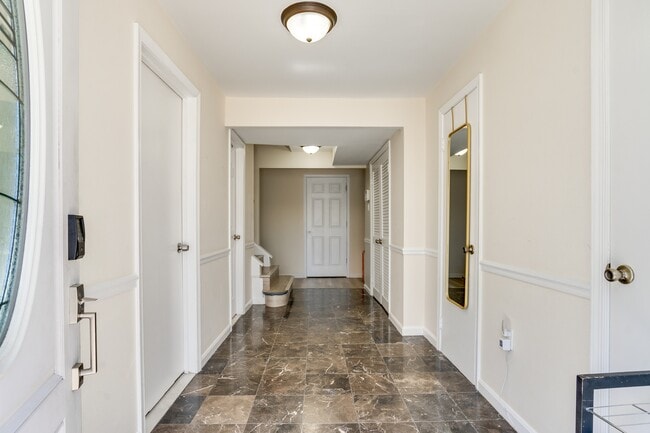 Building Photo - 7913 Central Park Cir