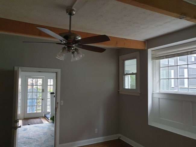 Building Photo - Calling all dog lovers! 1 Bedroom Condo in...