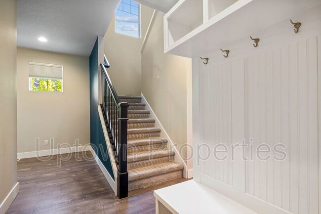 Building Photo - 4366 SE Lone Oak St