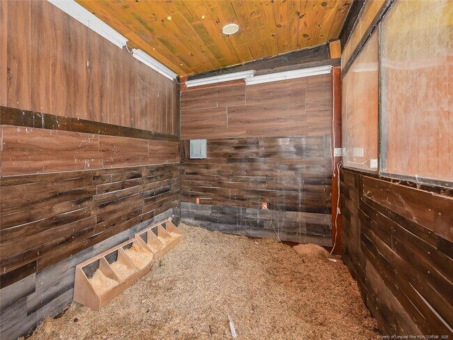 Building Photo - 723 Lindley Dr