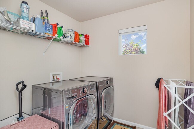 Building Photo - Charming 4-Bed | 2.5-Bath Home in Sultan $...