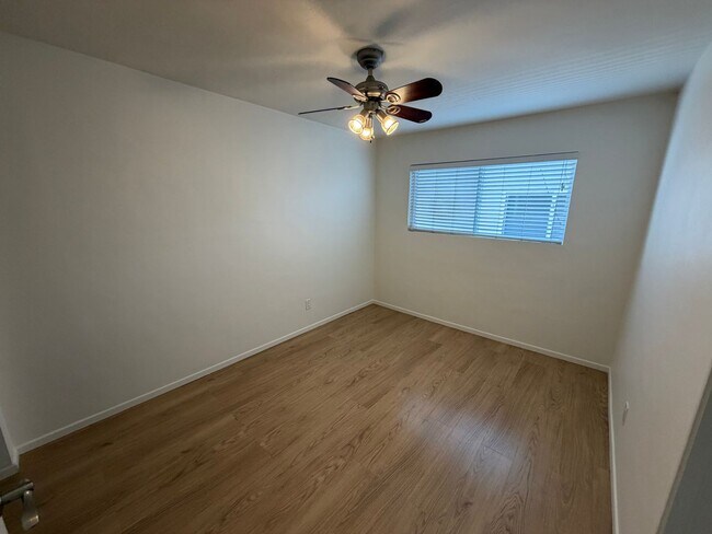 Building Photo - 2 Bed, 1 Bath with W/D in Normal Heights!