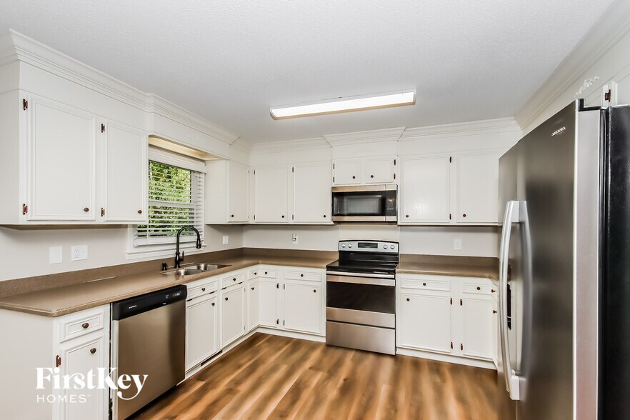 Building Photo - 6917 Forest Manor Dr