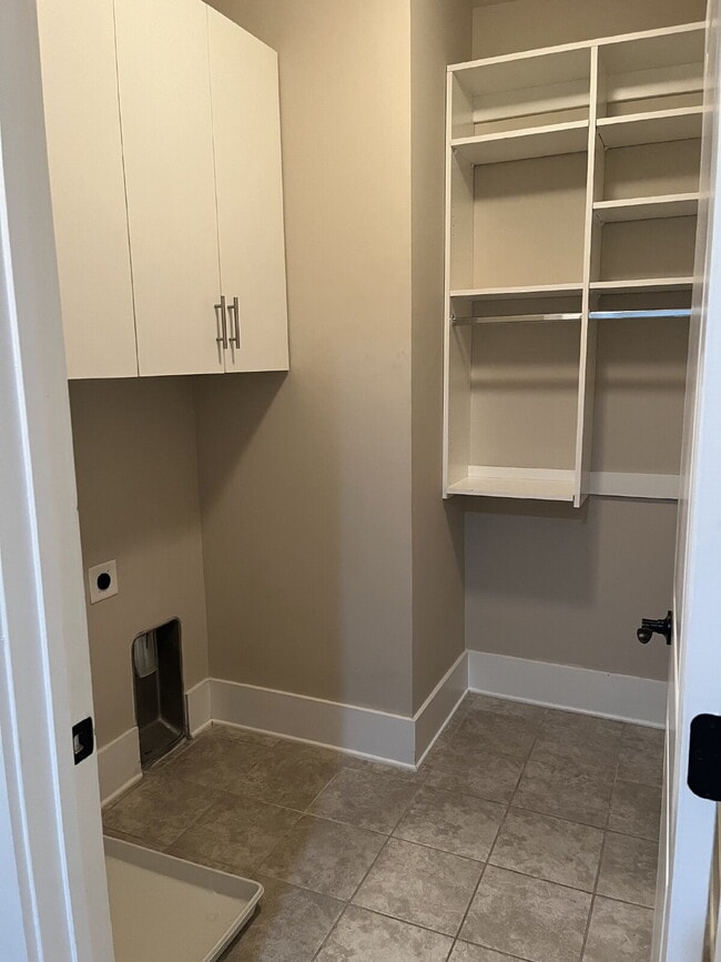 Building Photo - "Charming 4-Bed Home in Mt. Juliet's Sterl...