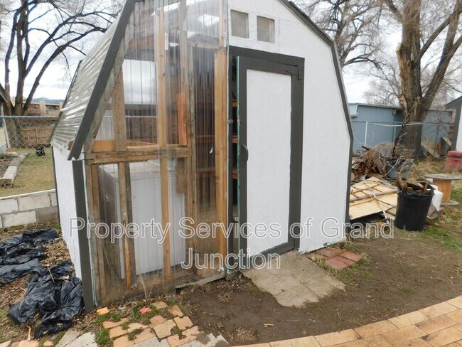 Building Photo - 317 N Coulson St