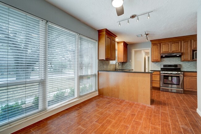 Building Photo - 8610 Bevlyn Dr