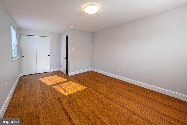 Building Photo - 605 W Market St