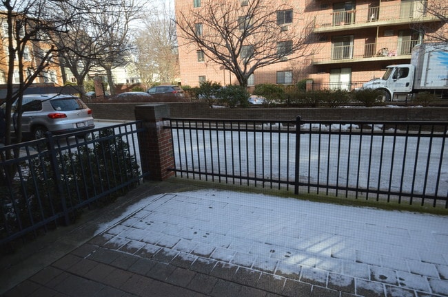 Building Photo - 125 Pleasant St