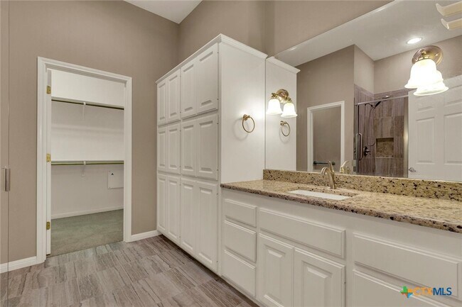 Building Photo - 2204 Garden Ct