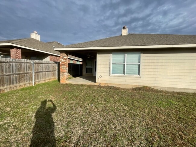 Building Photo - Spacious Home in Burleson ISD