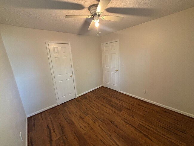 Building Photo - 26/28 Gardner Dr.