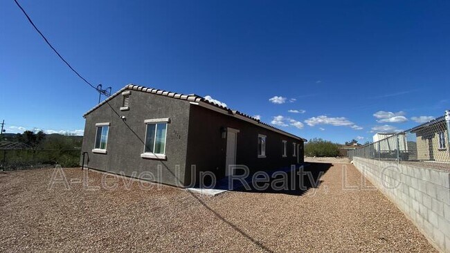 Building Photo - 1310 S San Jacinto Dr