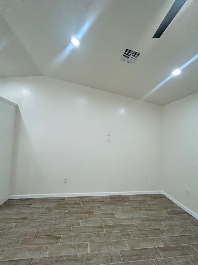 Building Photo - 1324 Renda Ct