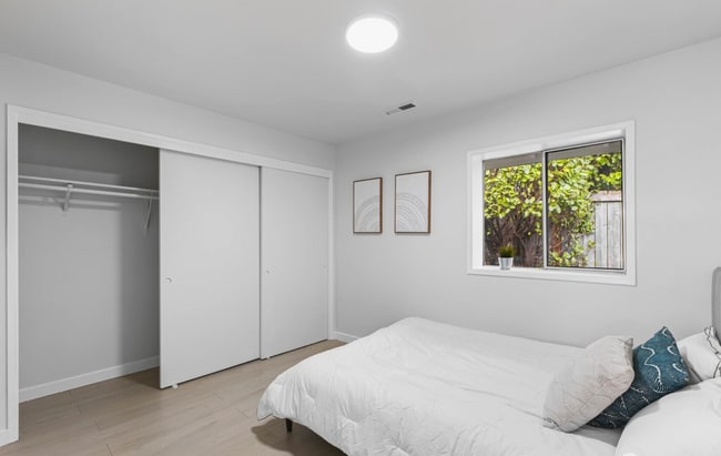 Building Photo - Newly Remodeled and Spacious 3 bedroom 1 bath Rambler