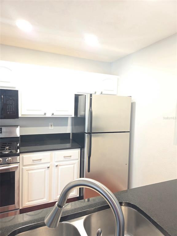 Building Photo - 2035 Dixie Belle Dr