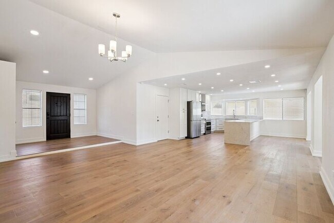 Building Photo - 923 N 59th St