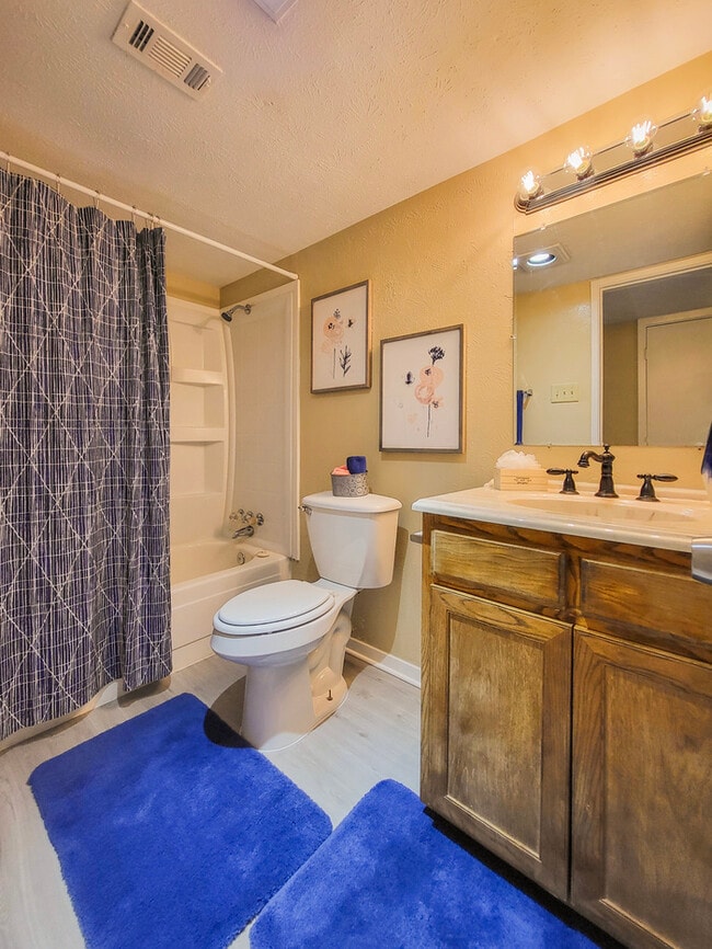 Building Photo - Cozy 3/2/2 in North Richland Hills