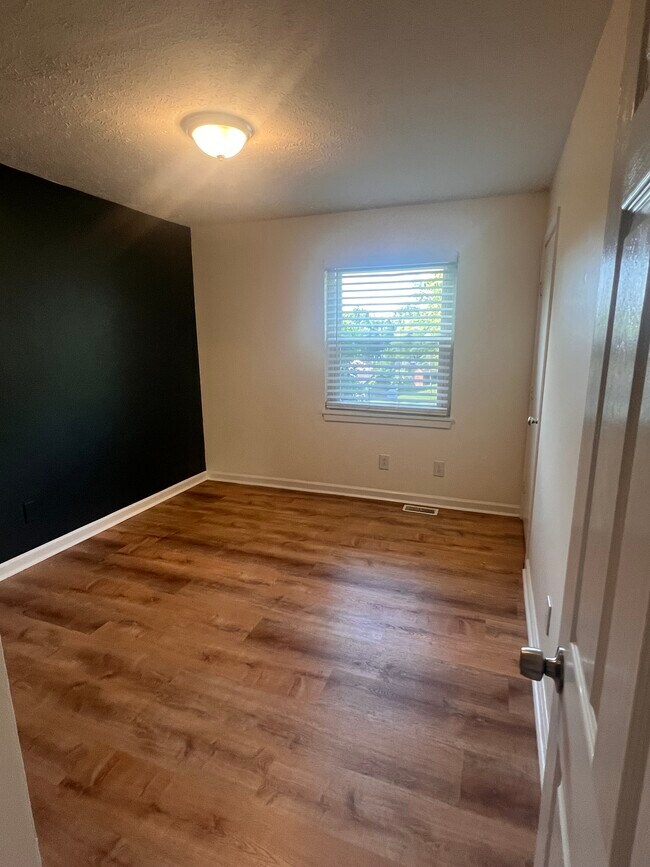 Building Photo - 802 Taper Ct