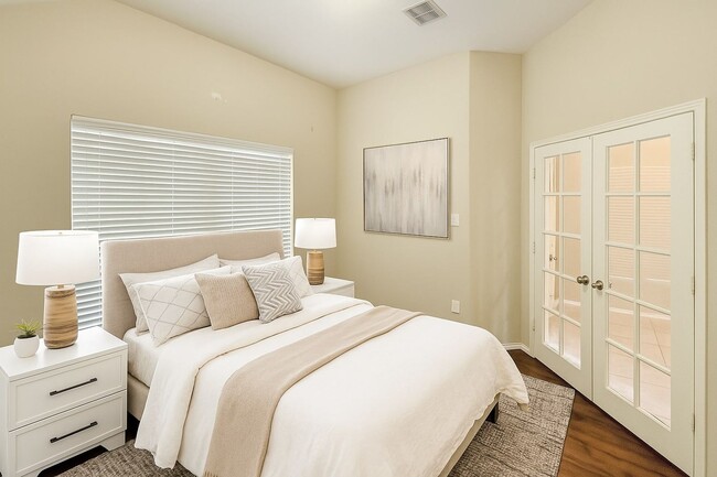 Building Photo - 1713 Lake Way Dr