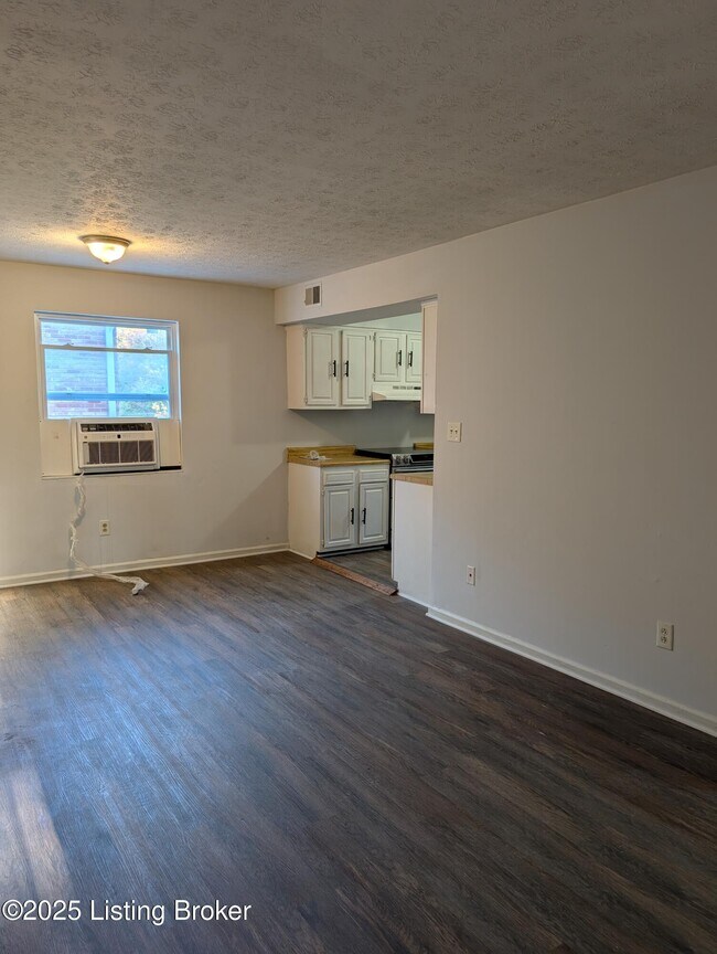 Building Photo - 3224 Springfield Dr