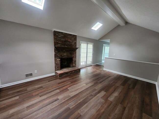 Building Photo - Renovated 3 bedroom 2 full bath home with attached garage and unfinished basement in J-town!