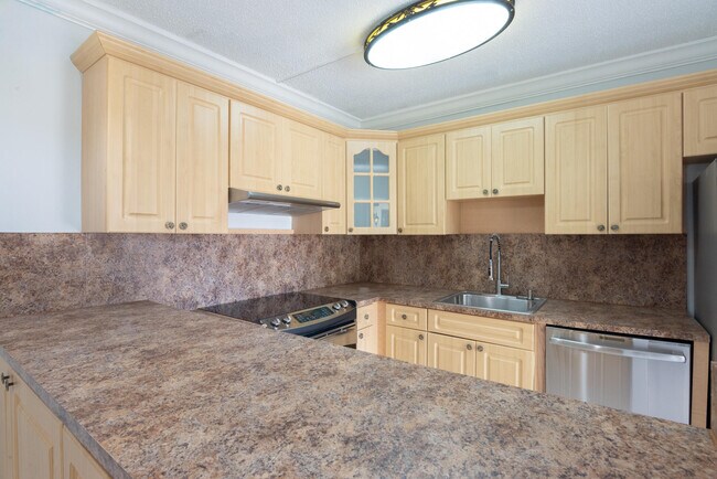 Building Photo - 1700 Embassy Dr