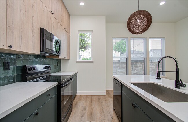 Building Photo - 4603 Edison St