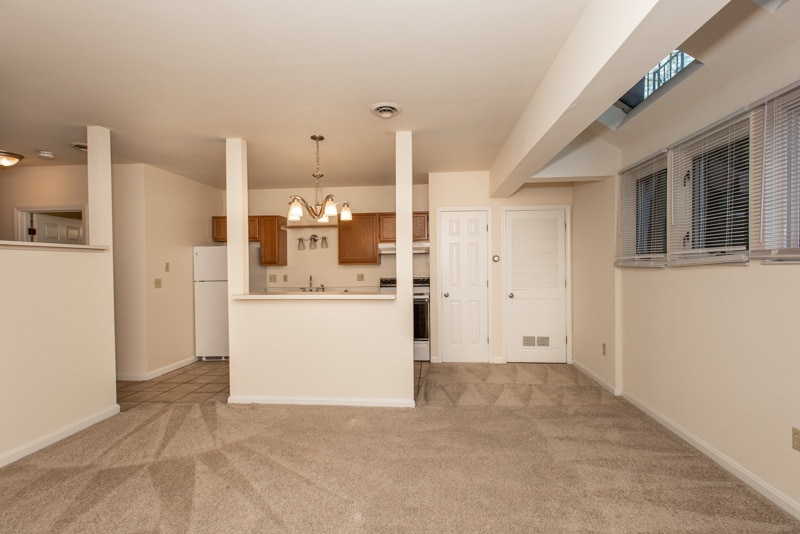 Building Photo - 246-254 E University|Walk to UC & UC Medical